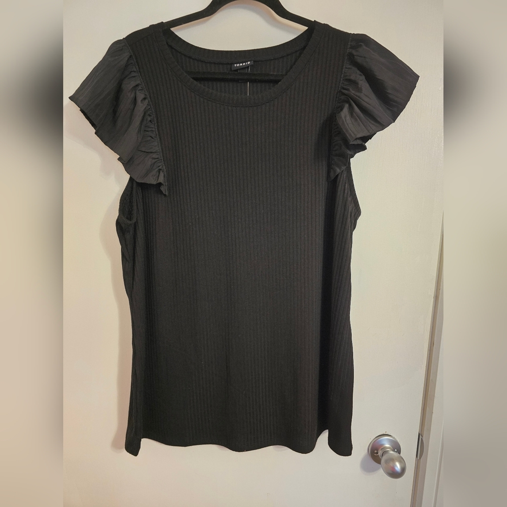 Torrid Black Ruffle Sleeve Top 4x - Picture 2 of 6